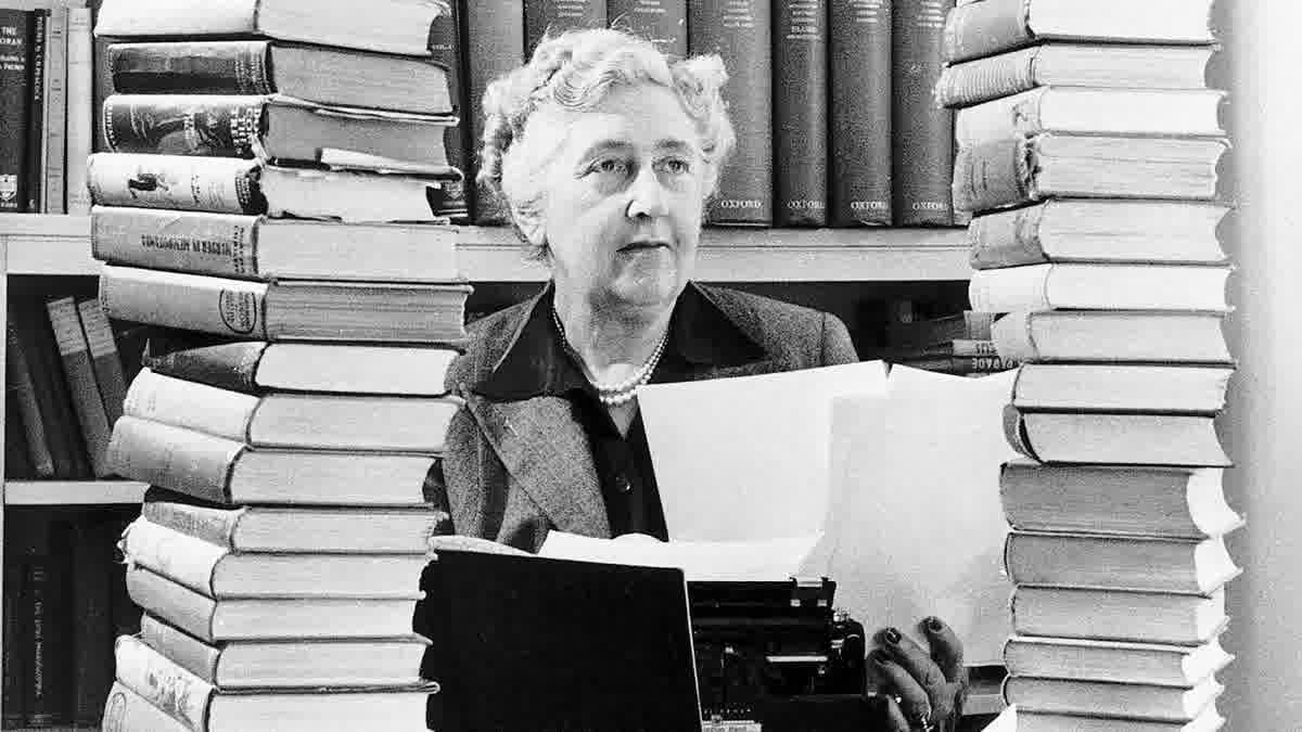 8 Maddede Ünlü Dedektif Romanı Yazarı Agatha Christie