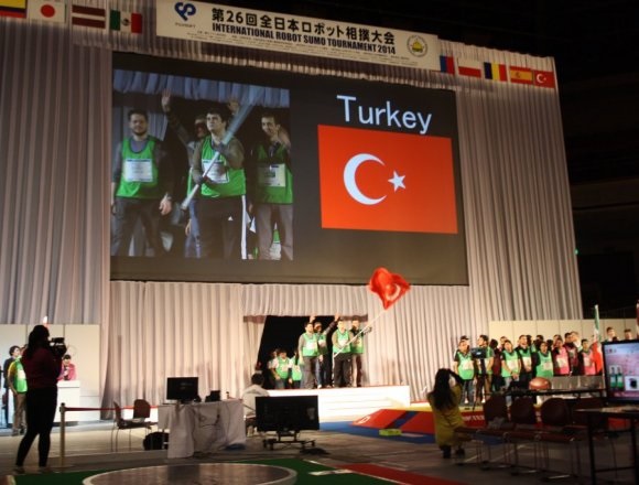 Türk Öğrenciler Japonya'daki Robot Yarışmasında Derece Elde Etti