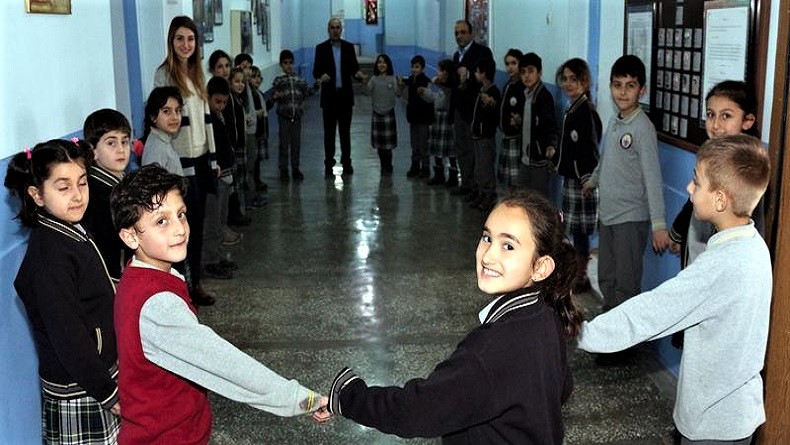 Erzurum'un Soğuğuna Okulda "Halaylı" Teneffüs Çözümü!