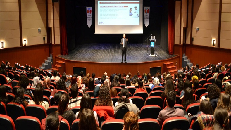 Sakarya Üniversitesi Genç Girişimciler Kulübü'nden Gelişim 4.0 Etkinliği