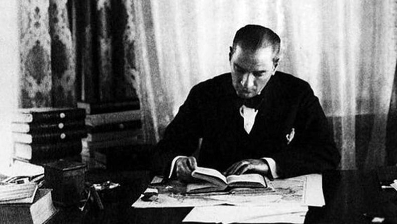 Fotoğraflarla Atatürk'ün Bugünler İçin Söylediği Manidar Sözler