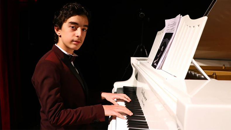 İleride Türkiye'yi Temsil Edecek Genç Piyanistimiz Cem Yıldırım'ı Tanıyalım