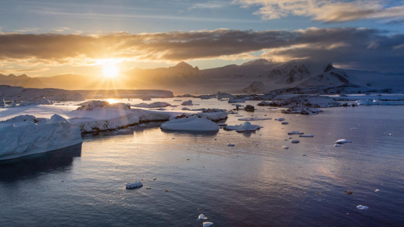 Antarktika’da Bulunan Göktaşı Bilim Dünyasını Meşgul Ediyor