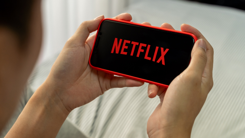 Yapılan Bir Ankete Göre; Netflix Kullanıcılarının Yarısı, Şifrelerini Başkalarıyla Paylaşıyor