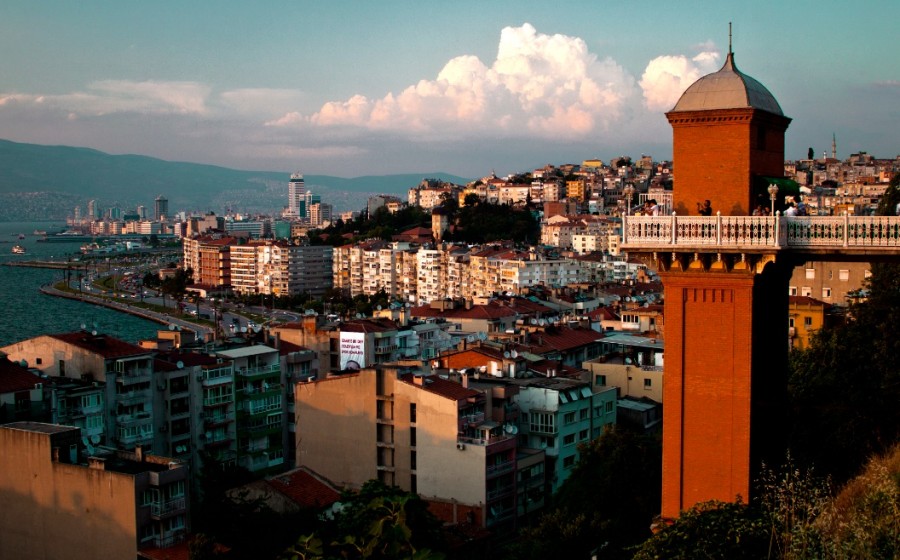 İzmir'in Gözde Yerlerinden: Tarihi Asansör