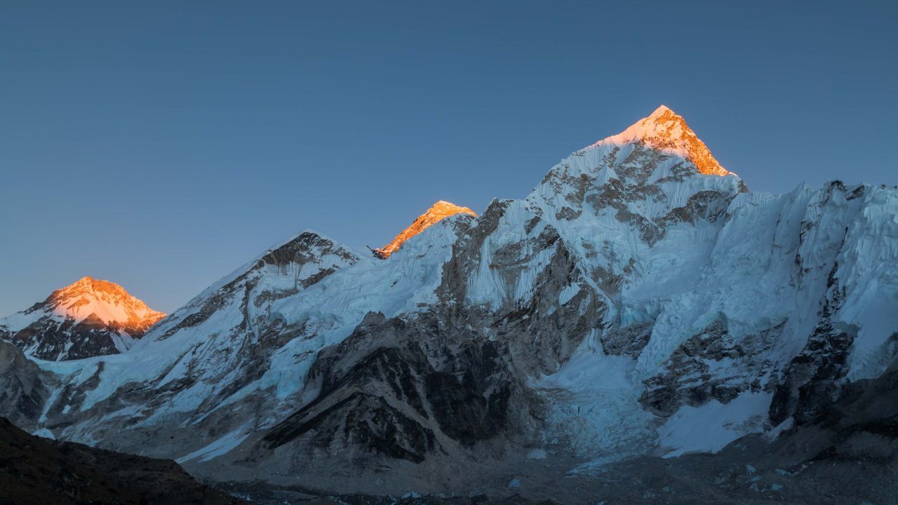 Everest Eriyor: Sebebi Yalnızca İklim Değil!