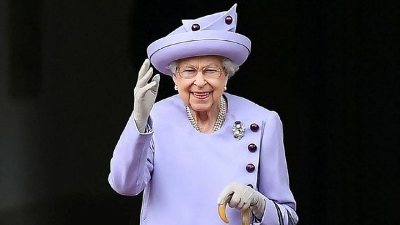 70 Yıl Boyunca Tahtta Kalan Kraliçe II. Elizabeth'in Hayatı