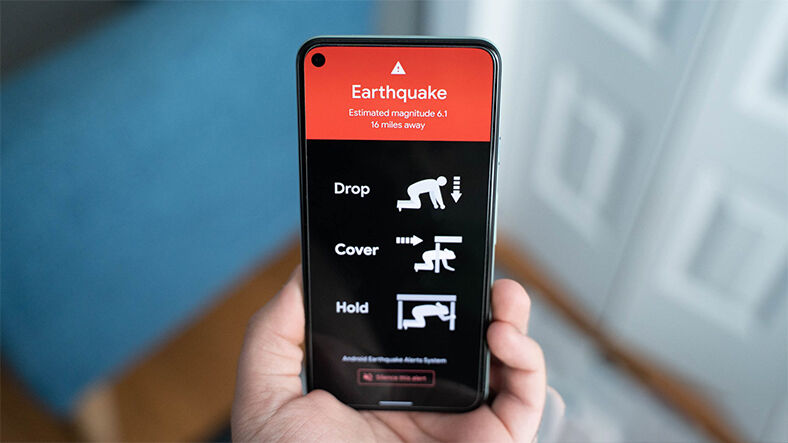 Google, İzmir Depreminden Önce Android Kullanıcılarına Bildirim Gönderdi!