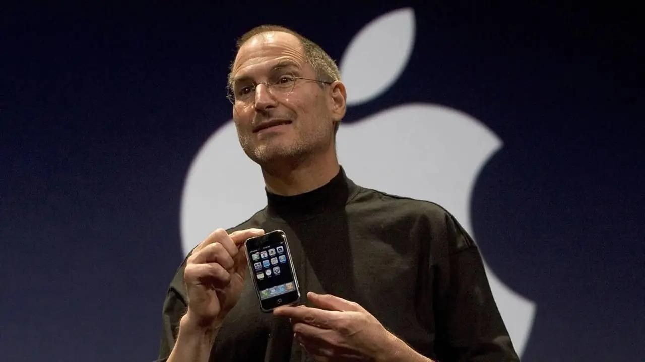 İlk Çıkan iPhone Rekor Fiyata Satıldı!
