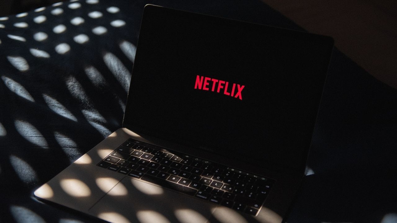 Netflix, Dünyaca Ünlü İki Romanı Filme Uyarlıyor!