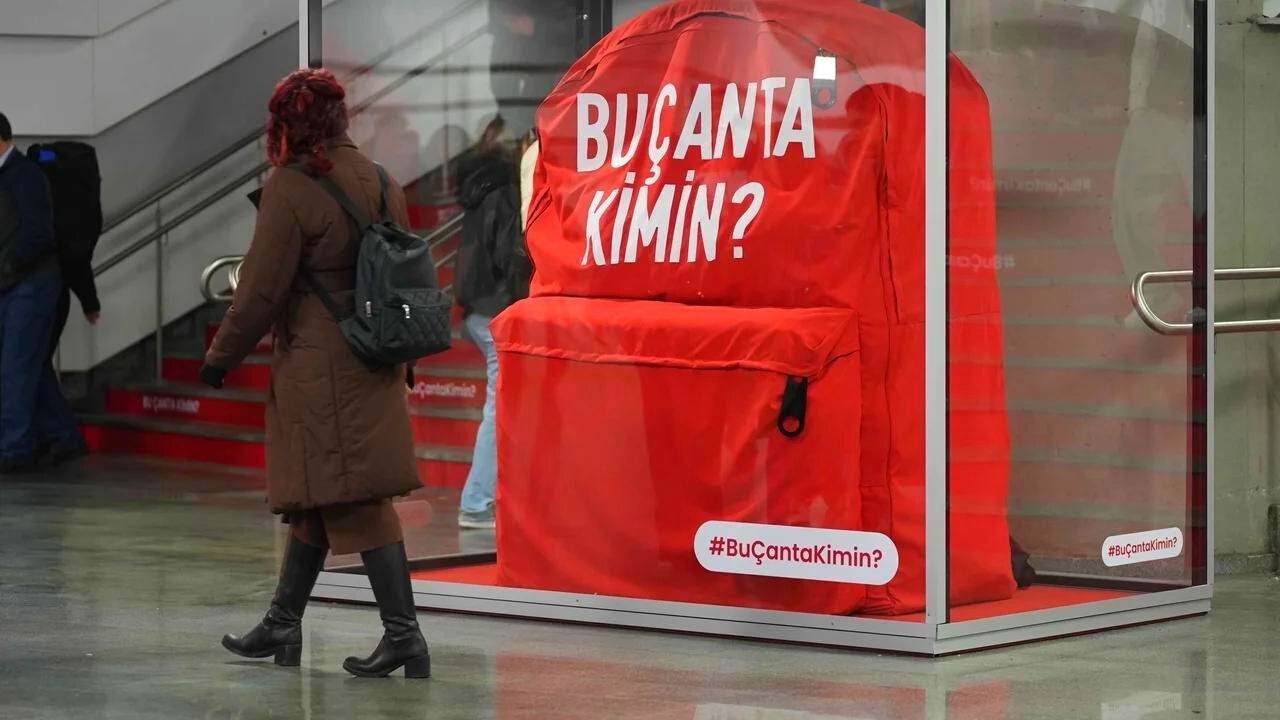 Türk Eğitim Vakfı'ndan Dikkat Çeken Kampanya: 'Bu Çanta Kimin?'