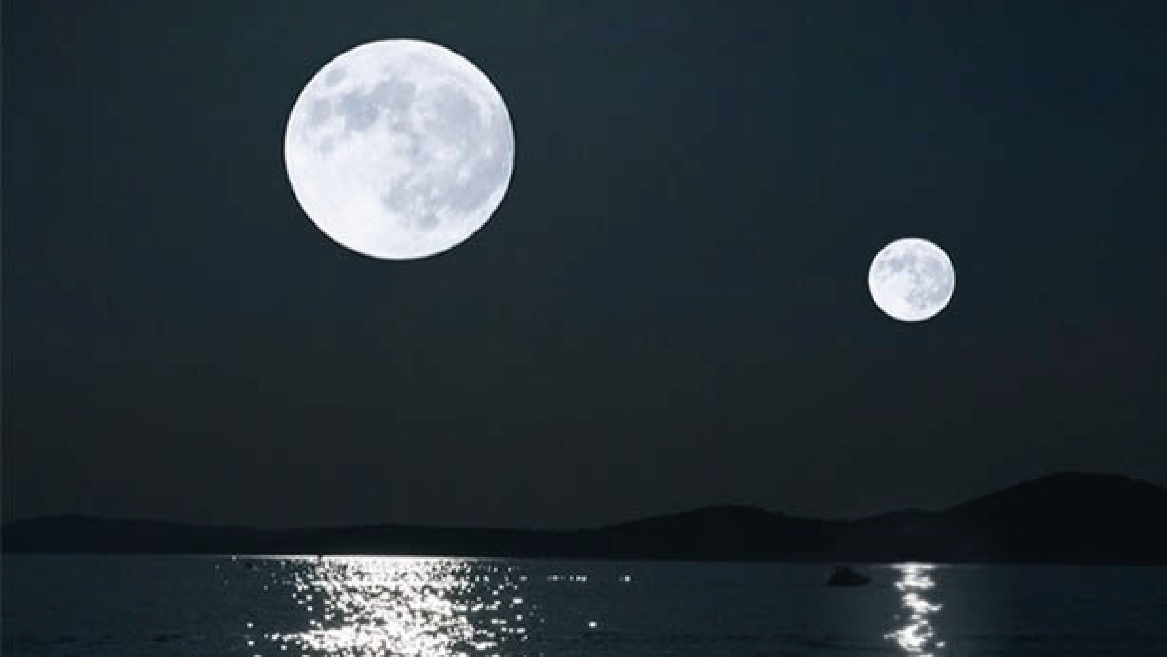 Две луны время. Две Луны. Несколько лун на небе. Полнолуние фото. ДВК Луны в небе.